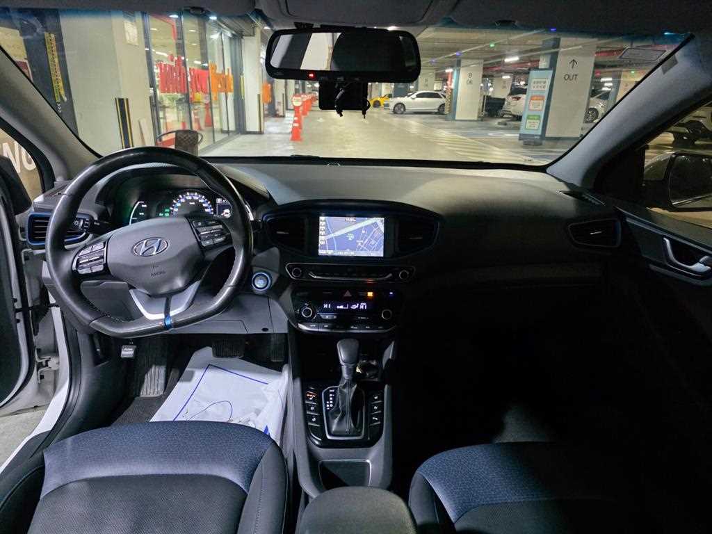 HYUNDAI Ioniq - Vista 9