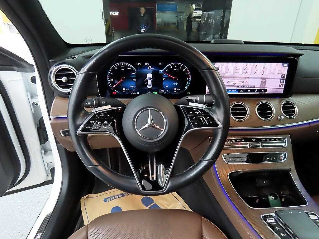 Mercedes Benz E class - Vista 9