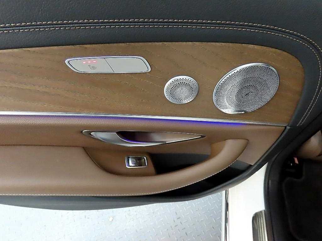 Mercedes Benz E class - Vista 12