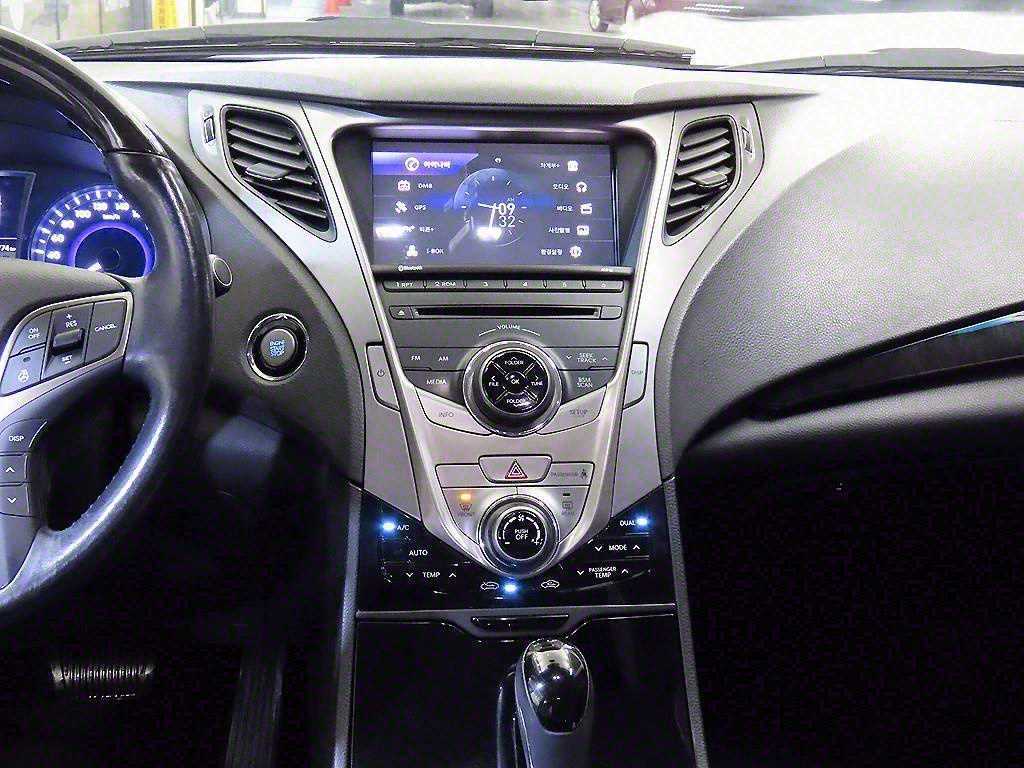 HYUNDAI Grandeur - Vista 10