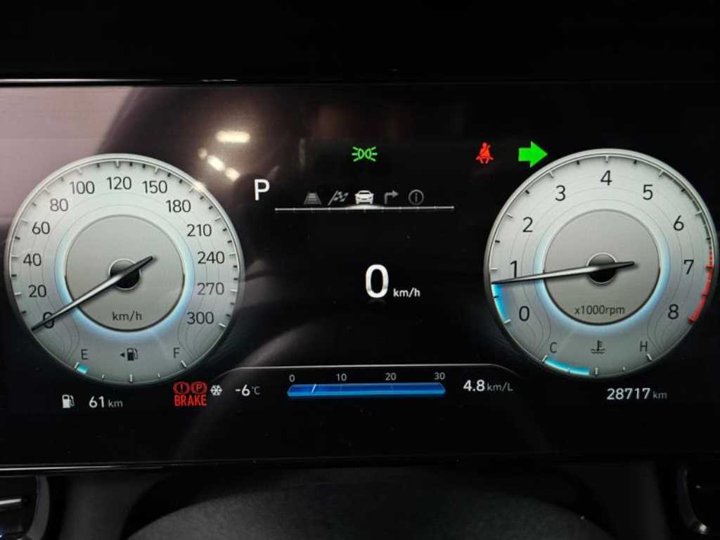 HYUNDAI Avante - Vista 8