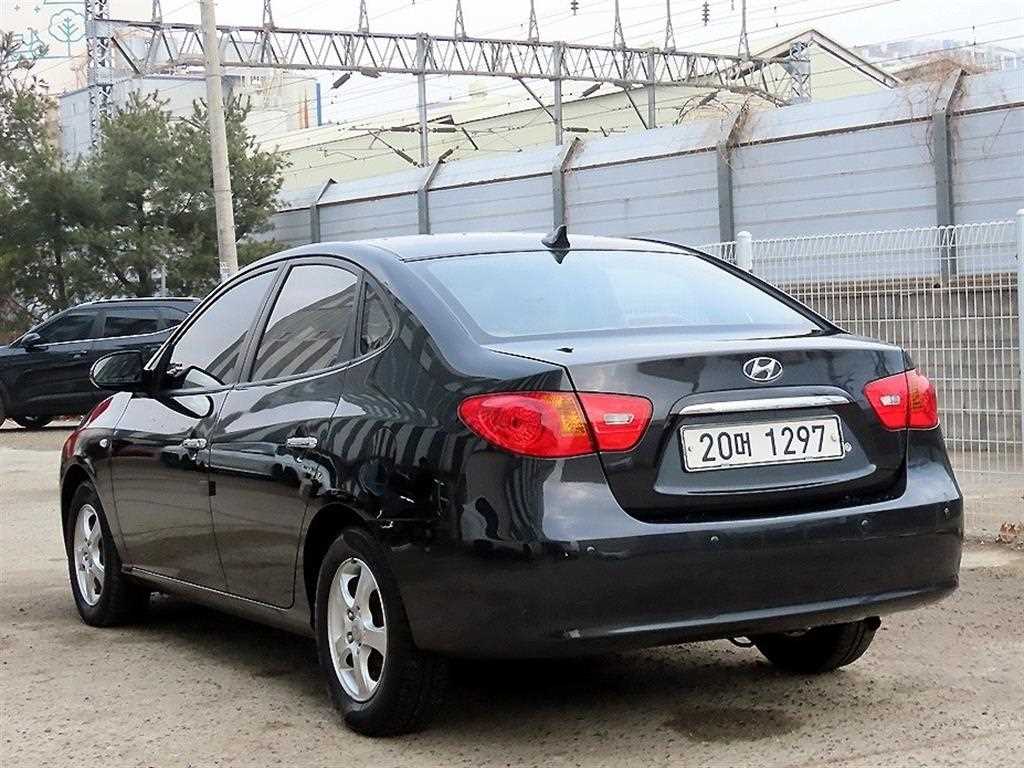 HYUNDAI Avante - Vista 3