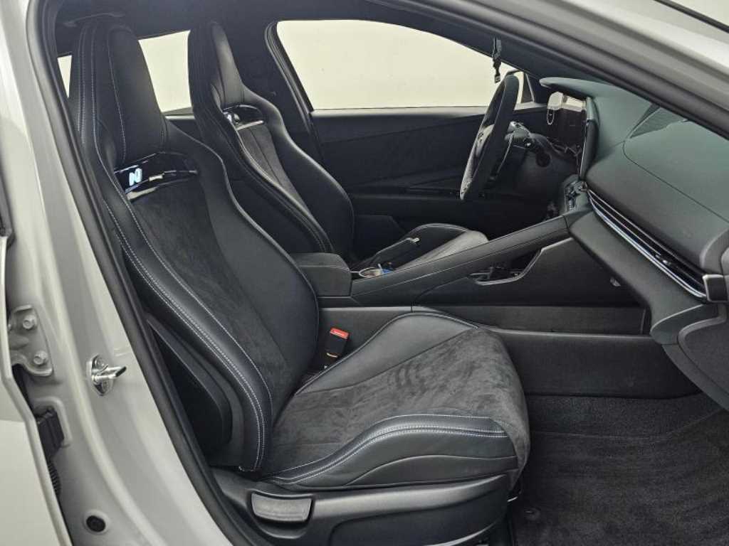 HYUNDAI Avante - Vista 10