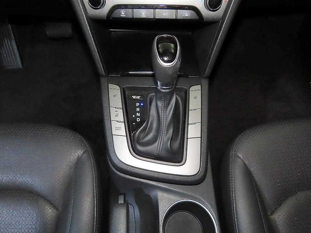 HYUNDAI Avante - Vista 12