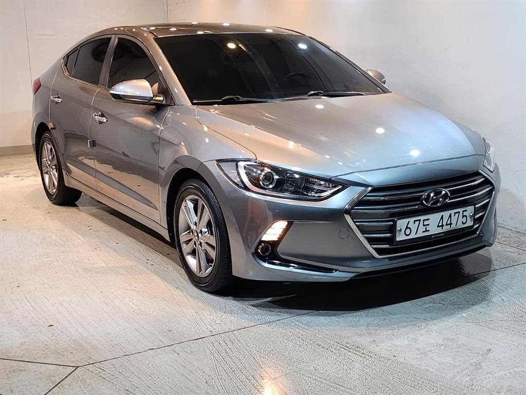 HYUNDAI Avante - Vista 2