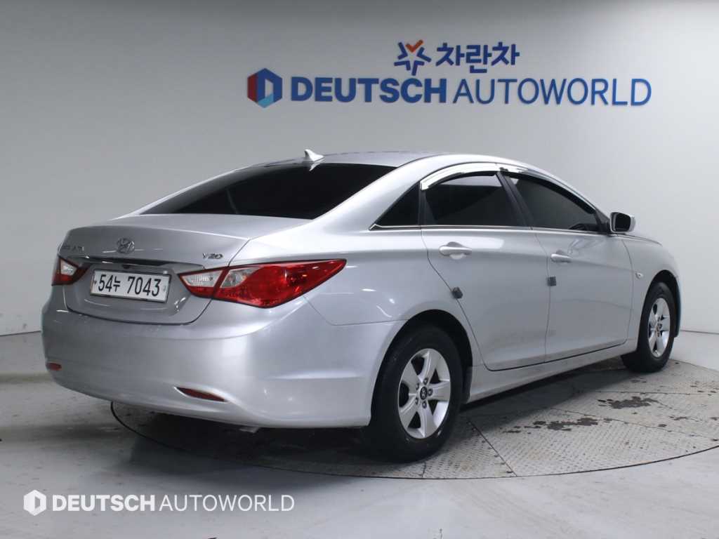 HYUNDAI Sonata - Vista 2