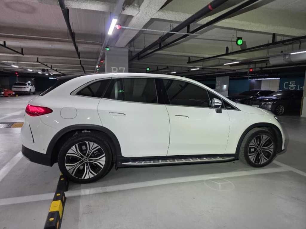 Mercedes Benz EQE - Vista 4