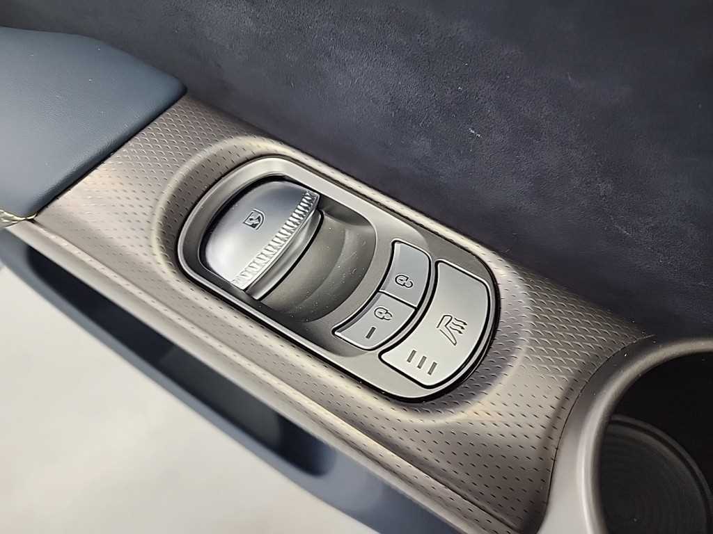 Genesis GV60 2022 Blanco - Importación desde Corea - HF Imports Iquique - Foto 14