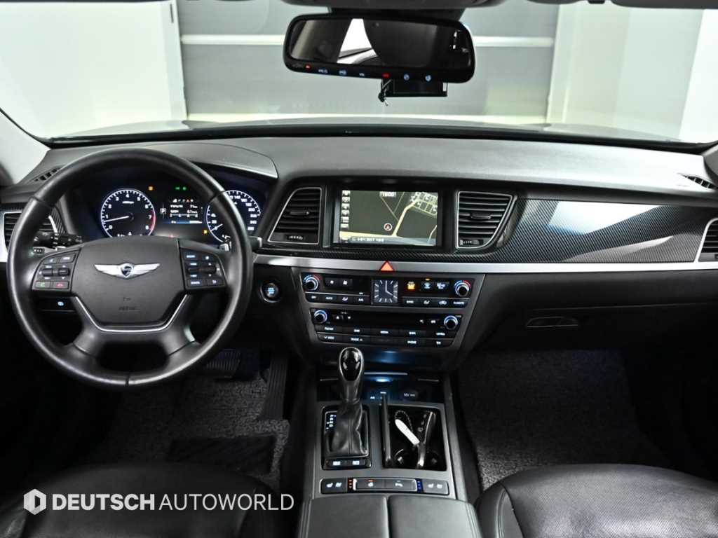 HYUNDAI Genesis - Vista 7