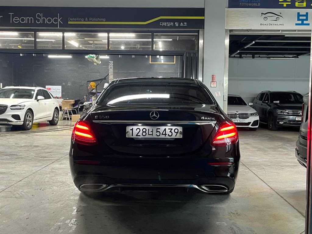 Mercedes Benz E class - Vista 2