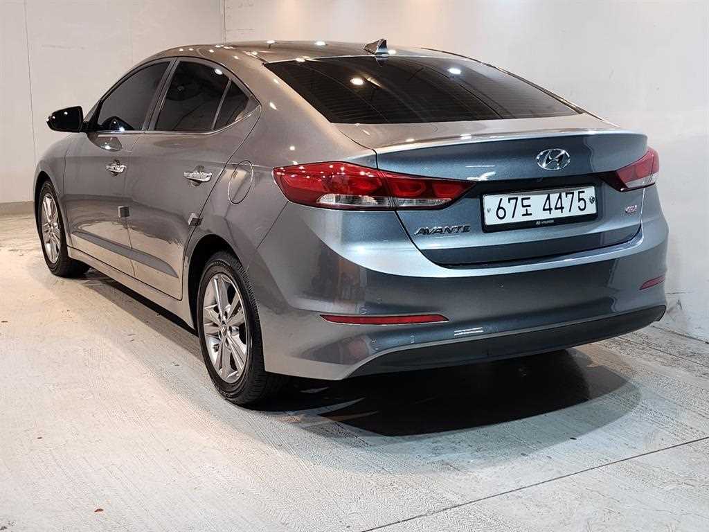 HYUNDAI Avante - Vista 4