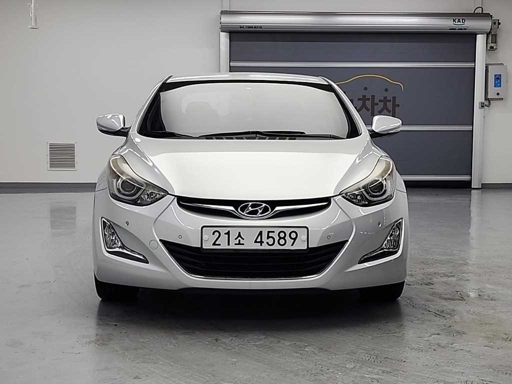 HYUNDAI Avante - Vista 2