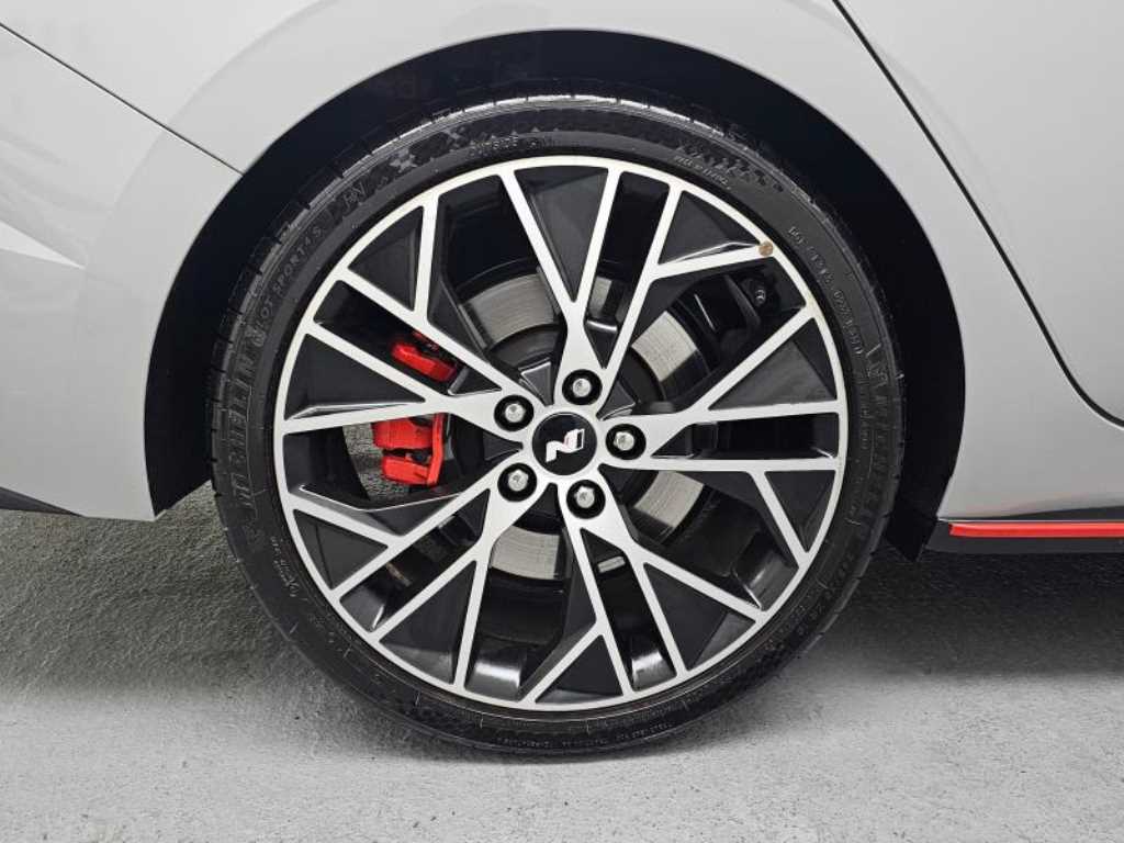 HYUNDAI Avante - Vista 5