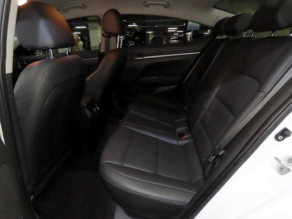 HYUNDAI Avante - Vista 7