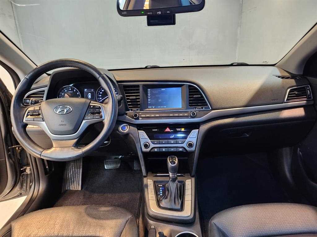 HYUNDAI Avante - Vista 7