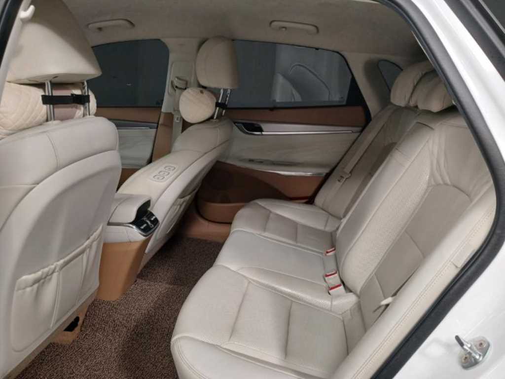 HYUNDAI Grandeur - Vista 7