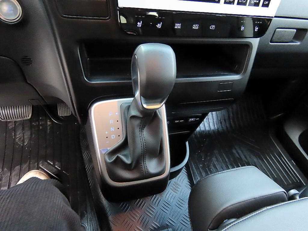 HYUNDAI Staria - Vista 11