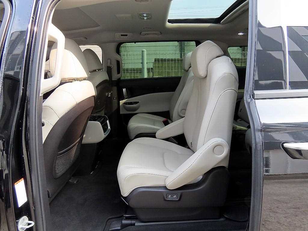 KIA Carnival - Vista 6