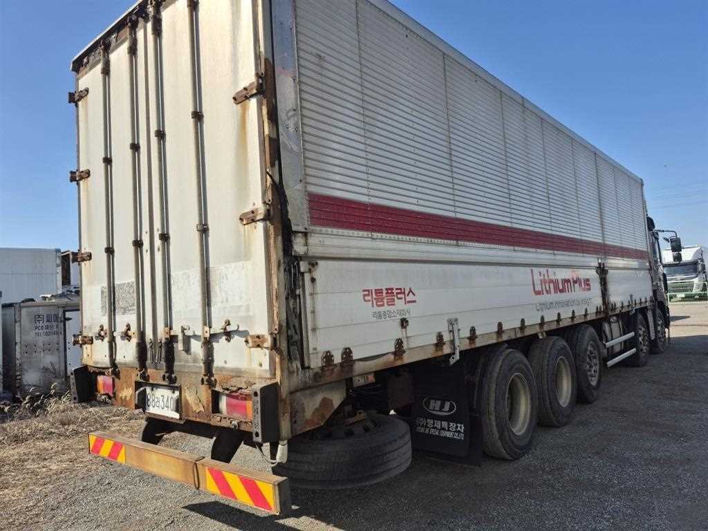 medium and large cargo truck - Vista 6