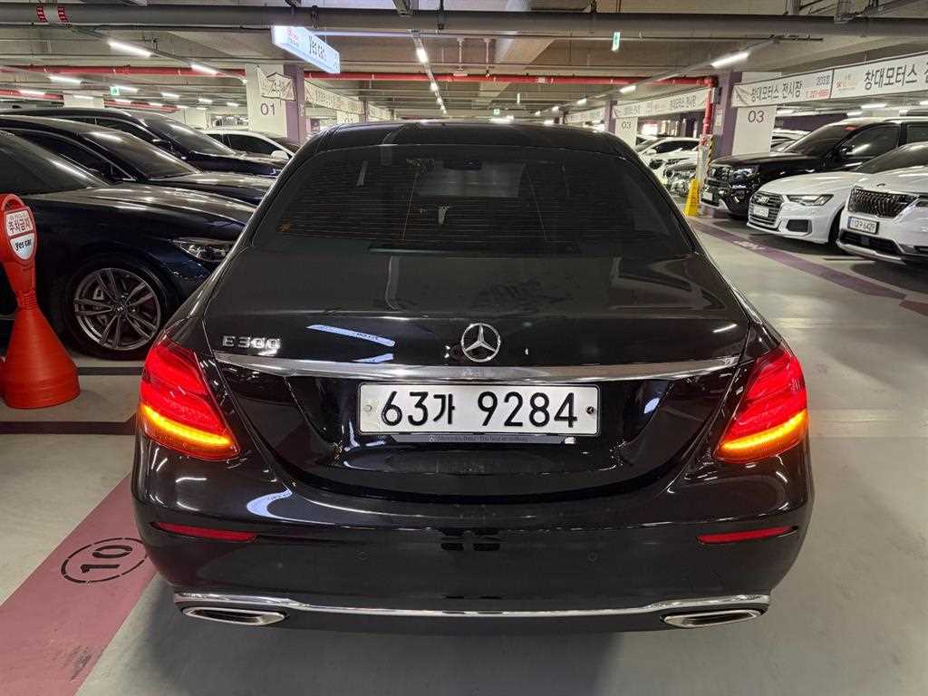 Mercedes Benz E class - Vista 4