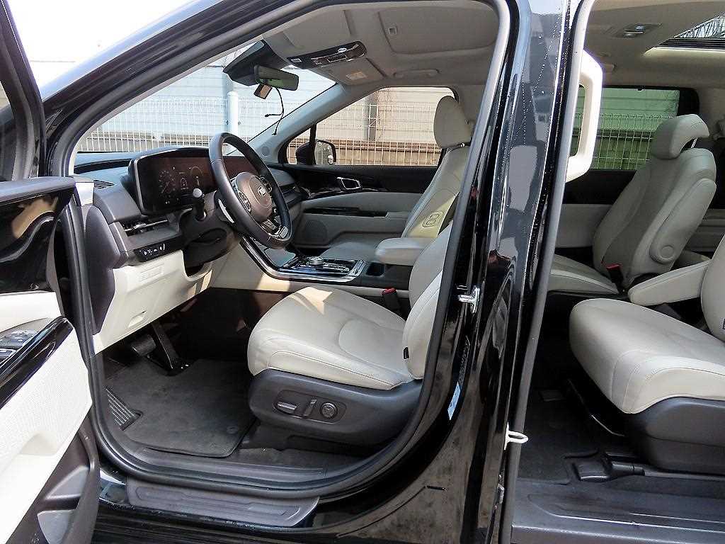 KIA Carnival - Vista 5