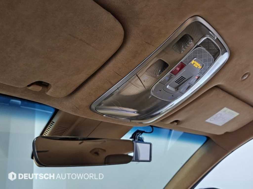 Genesis G90 - Vista 8