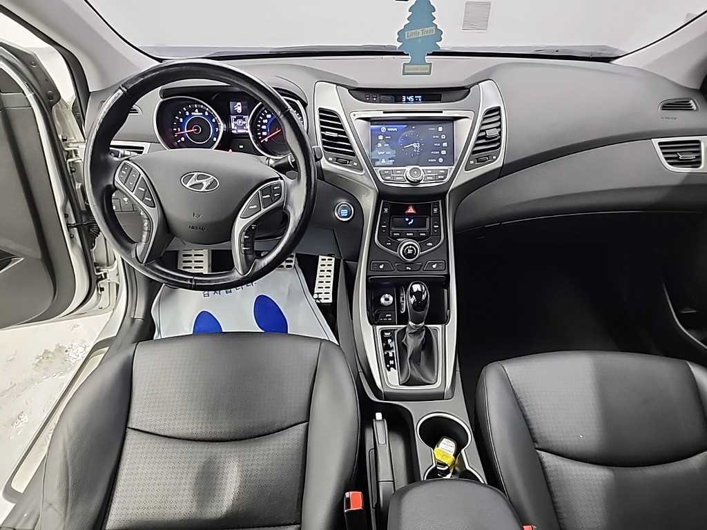 HYUNDAI Avante - Vista 7