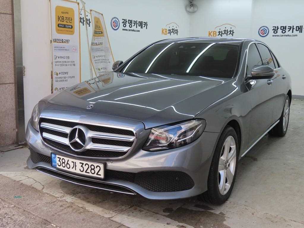 Mercedes Benz E class - Vista 2