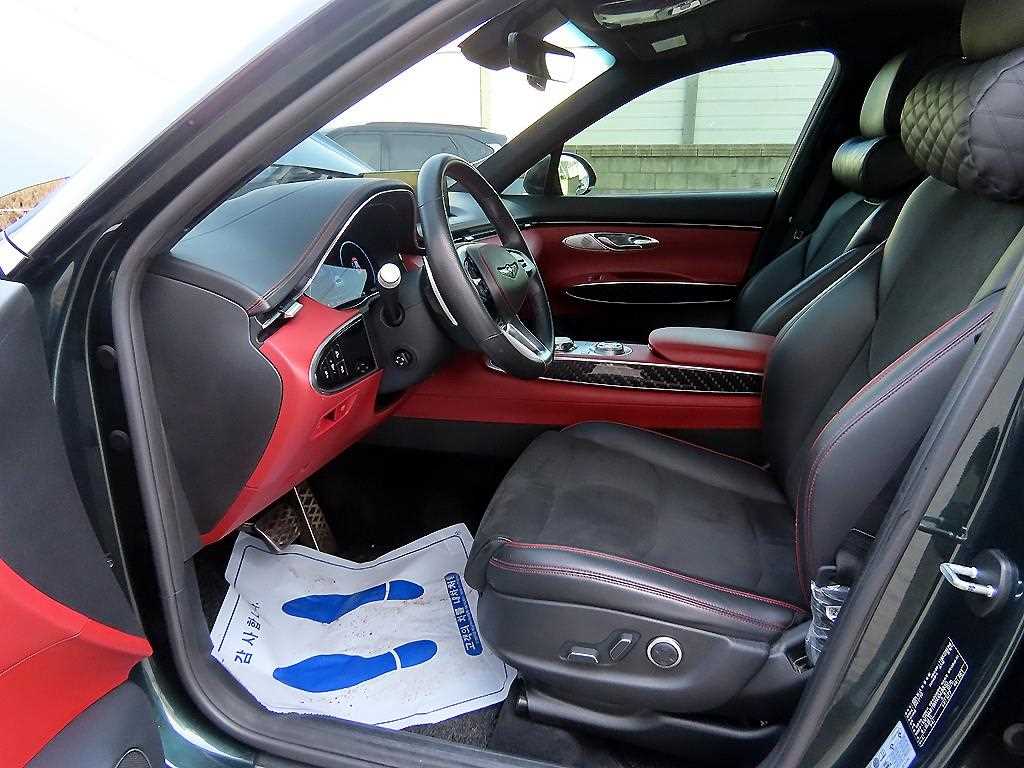 Genesis GV70 - Vista 5