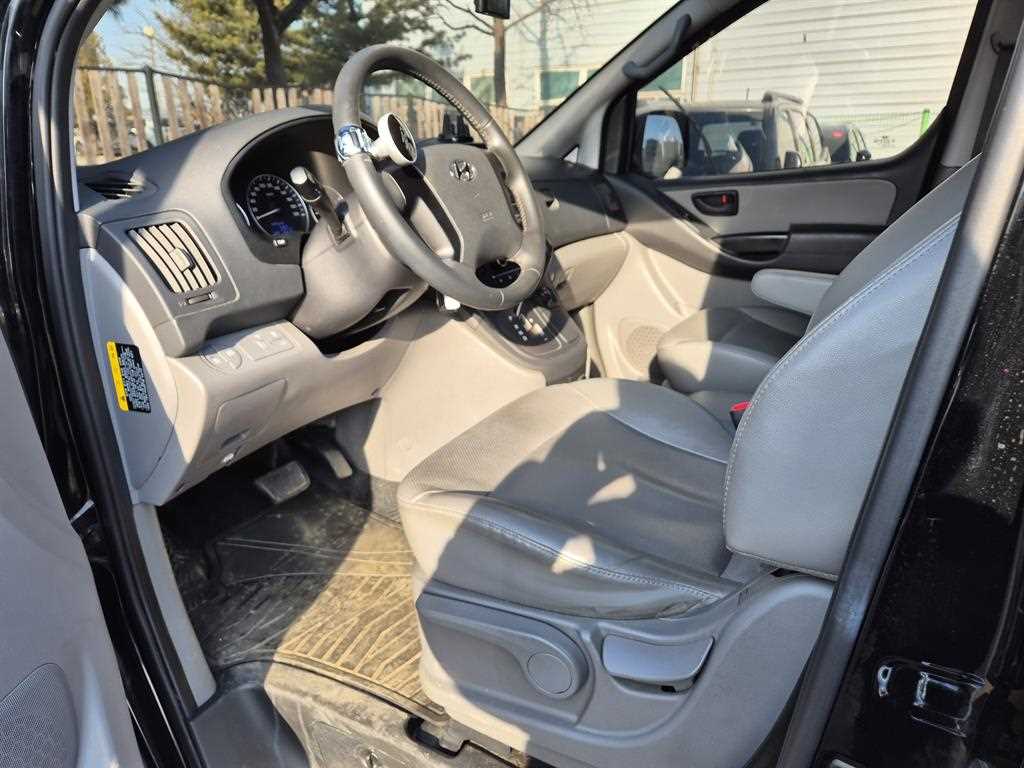 HYUNDAI Starex - Vista 4