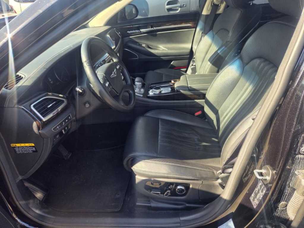 Genesis G90 - Vista 8