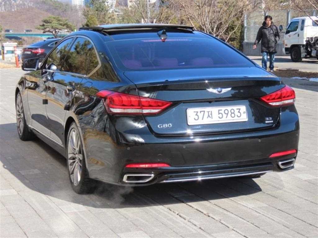 HYUNDAI Genesis - Vista 4