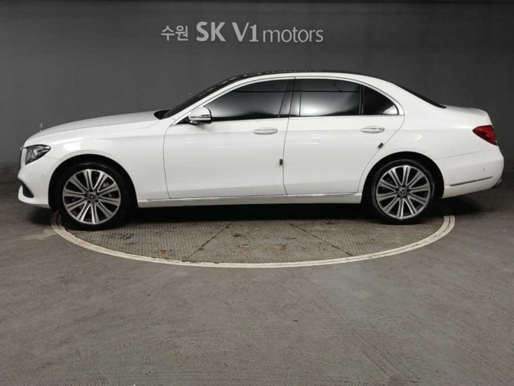 Mercedes Benz E class - Vista 3