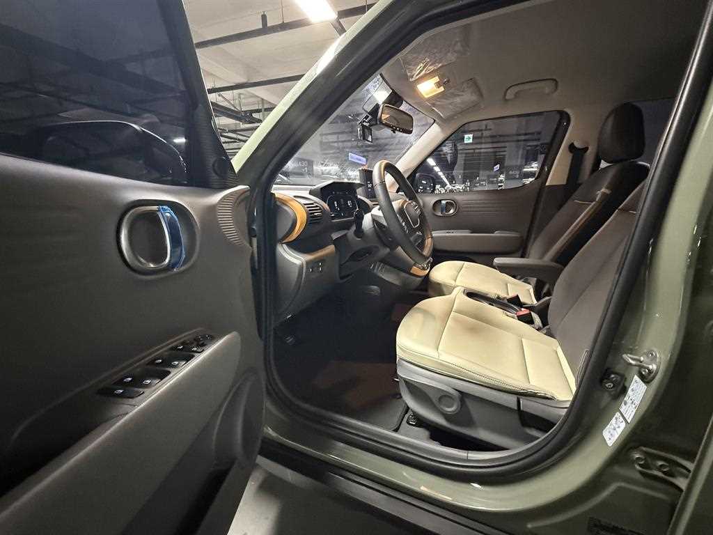 HYUNDAI Casper - Vista 10