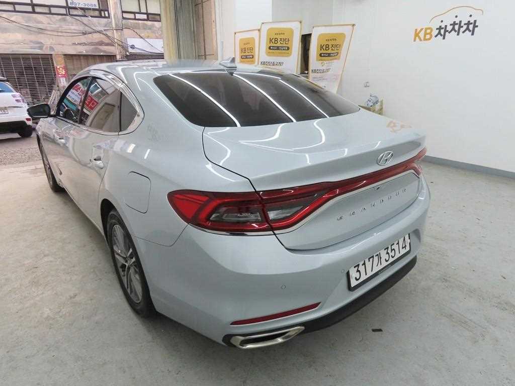 HYUNDAI Grandeur - Vista 4