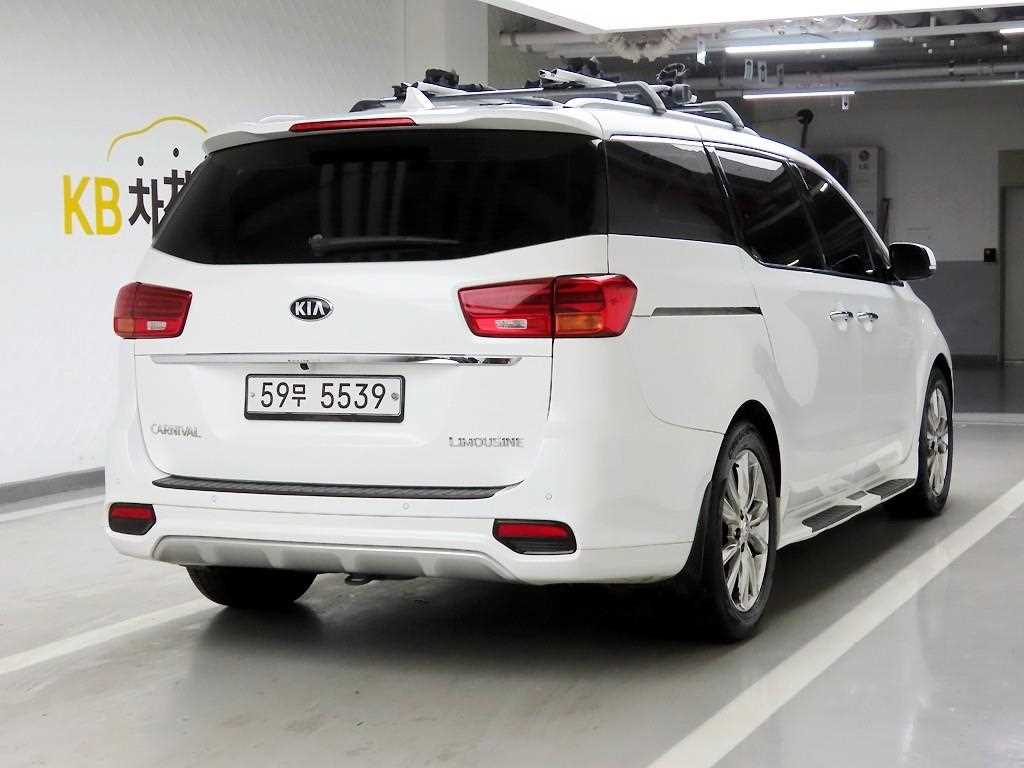 KIA Carnival - Vista 4