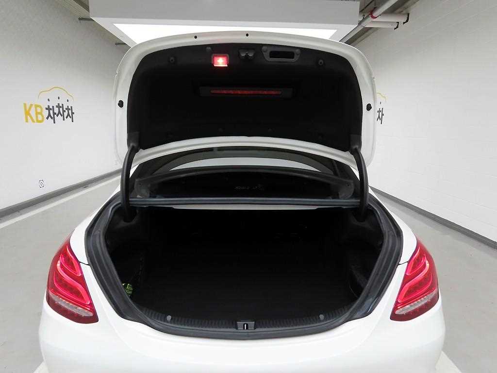 Mercedes Benz C Class - Vista 5