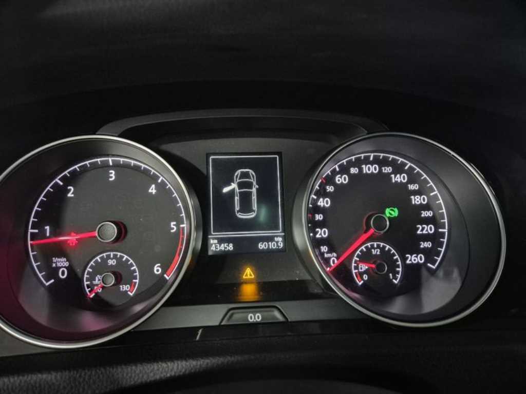 Volkswagen Golf - Vista 11