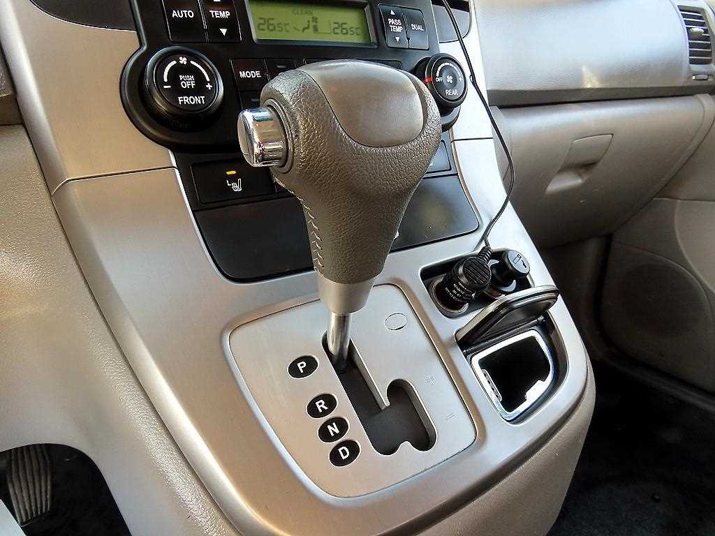 KIA Carnival - Vista 12