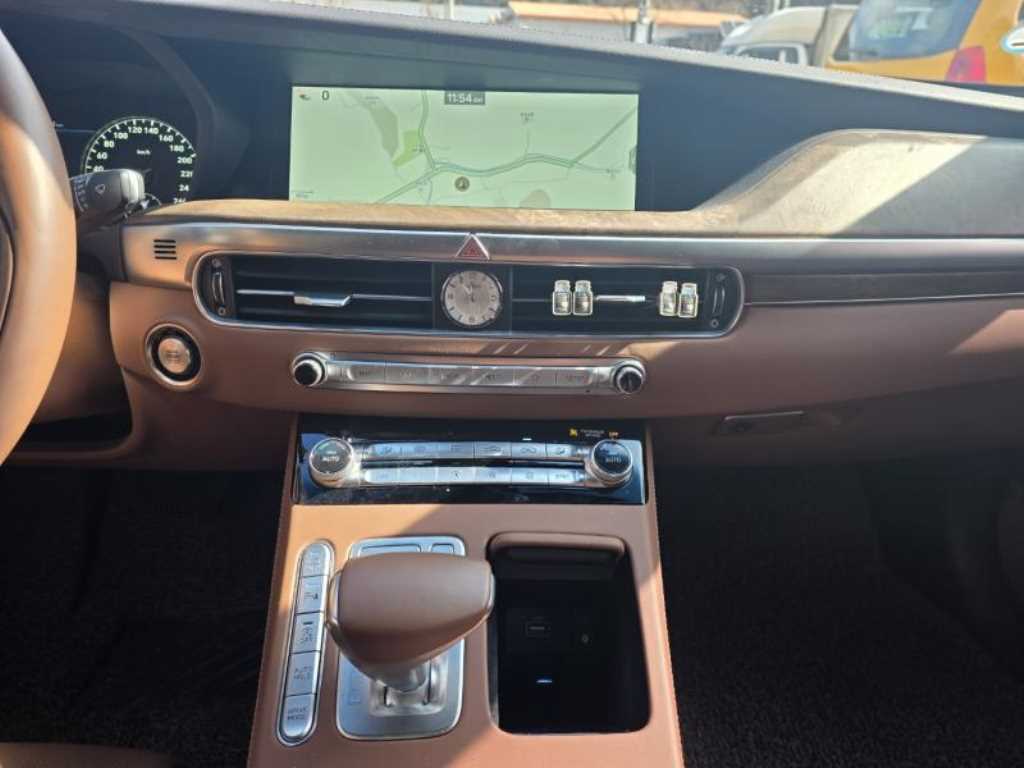 Genesis G90 - Vista 10