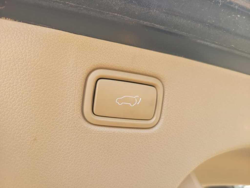 KIA Carnival - Vista 10