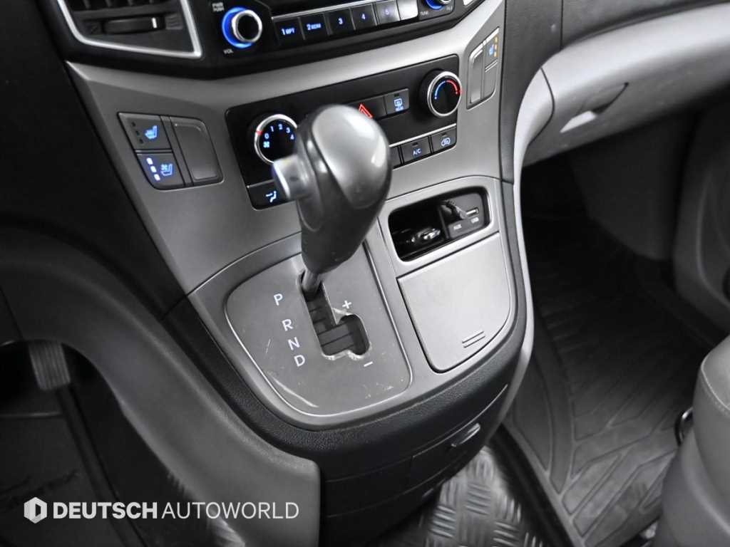 HYUNDAI Starex - Vista 9