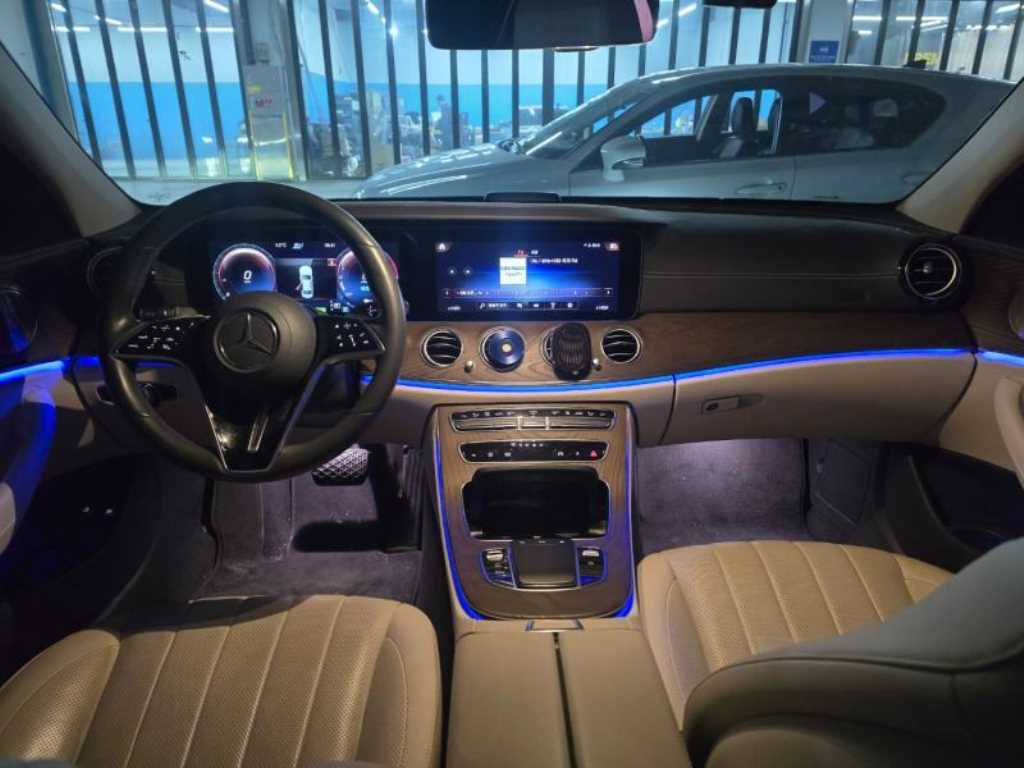 Mercedes Benz E class - Vista 6