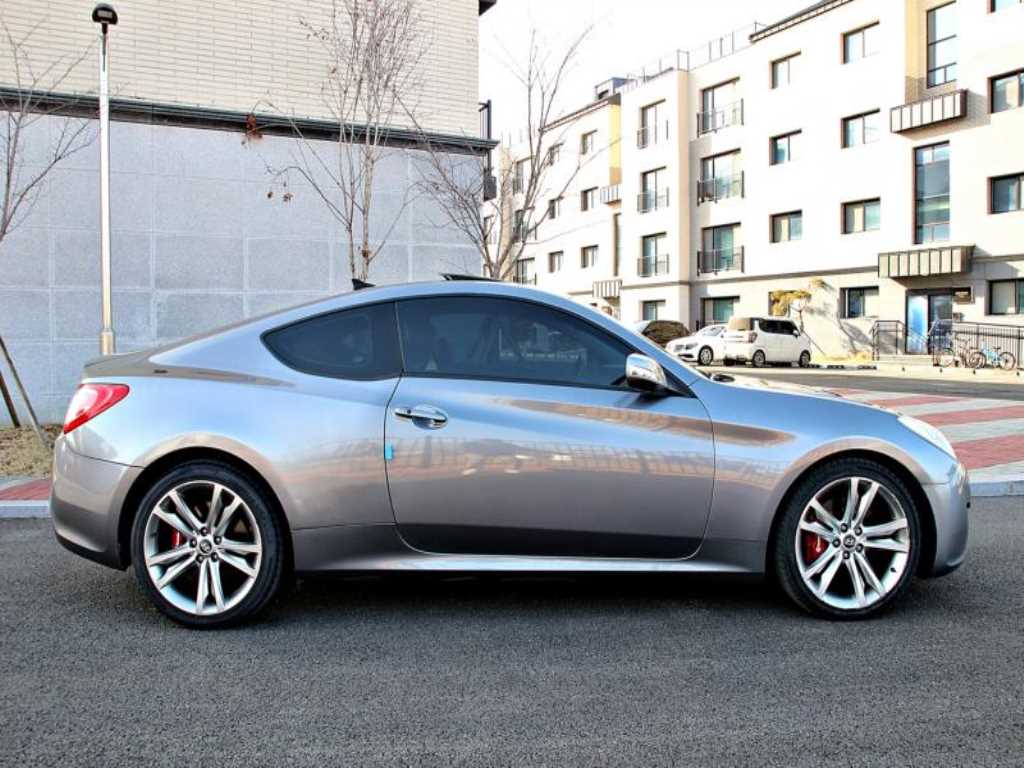 HYUNDAI Genesis - Vista 2