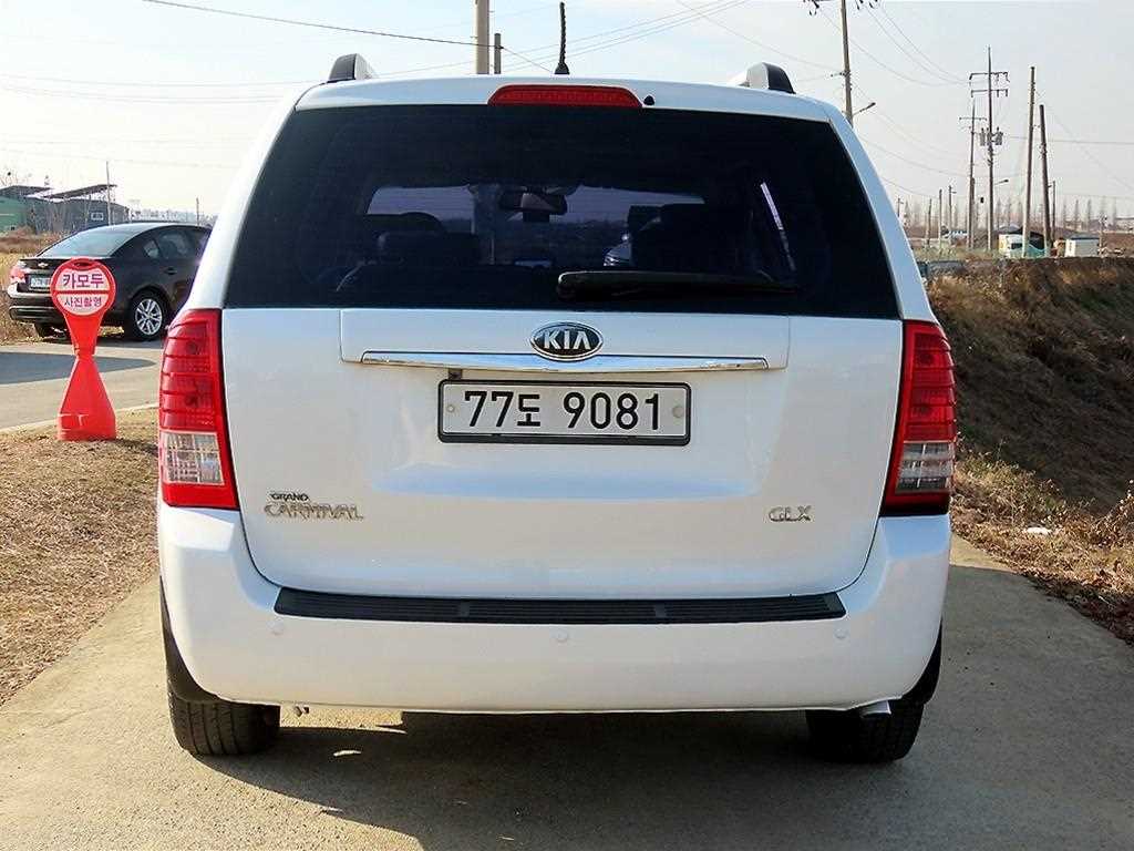 KIA Carnival - Vista 4