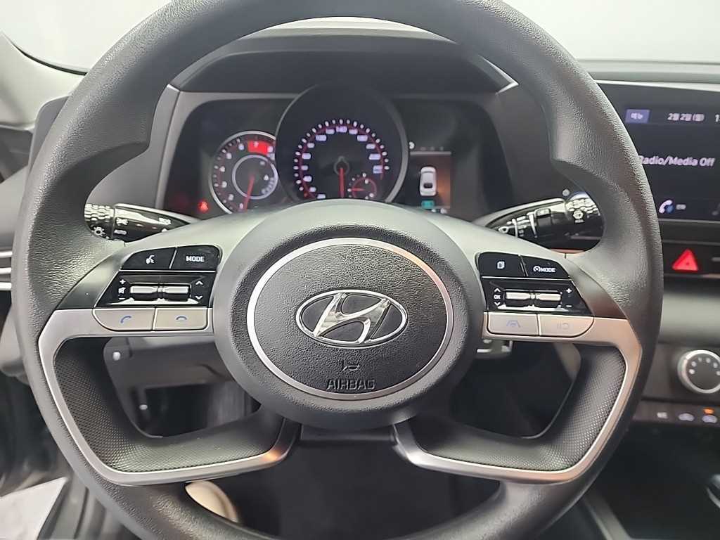 HYUNDAI Avante - Vista 9