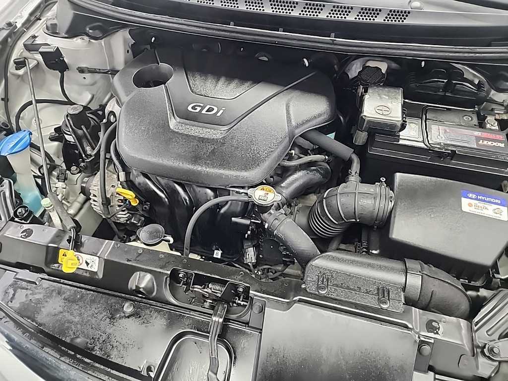 HYUNDAI Avante - Vista 5