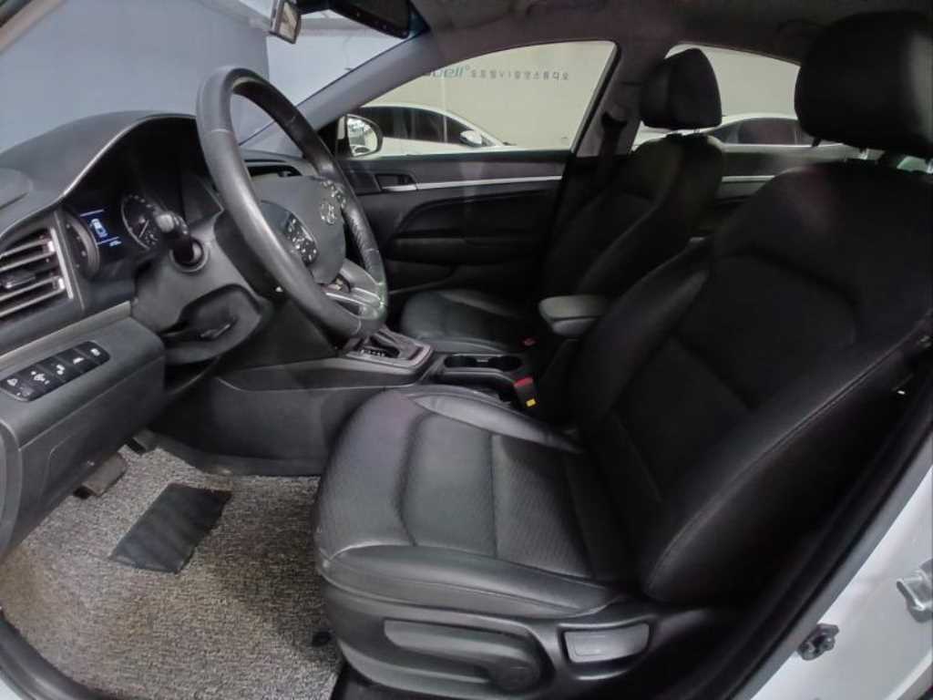 HYUNDAI Avante - Vista 7