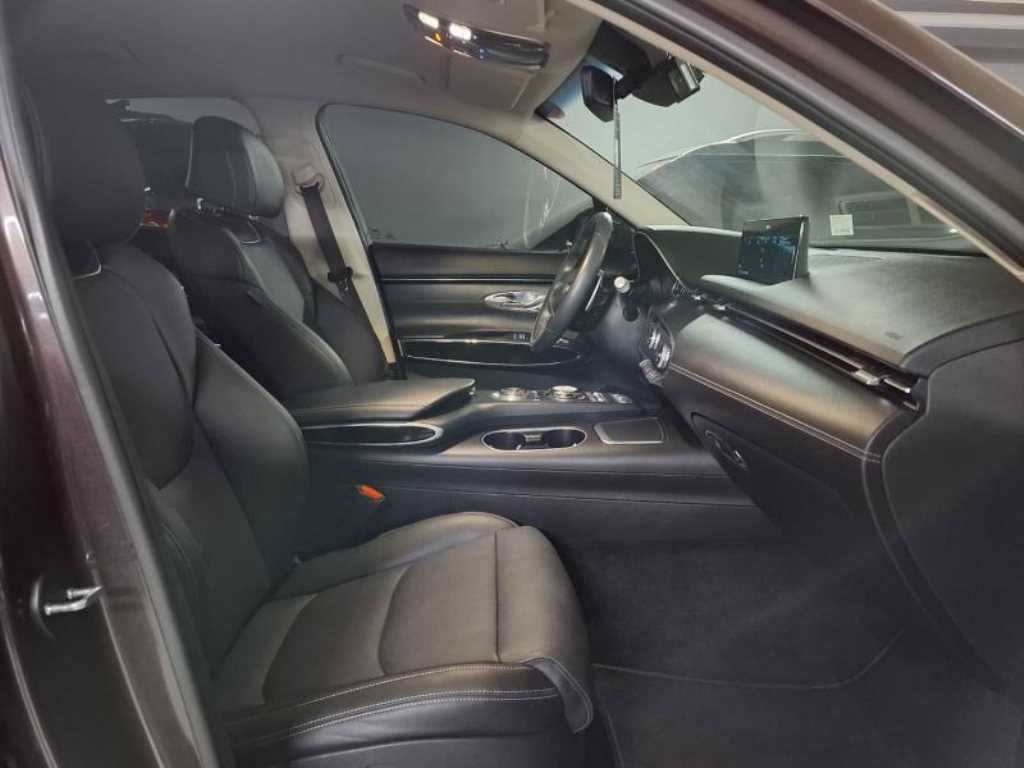 Genesis GV70 - Vista 5