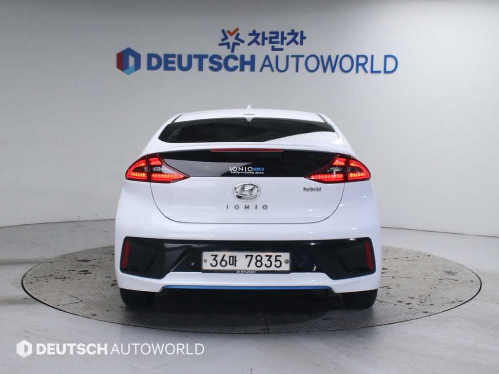 HYUNDAI Ioniq - Vista 4